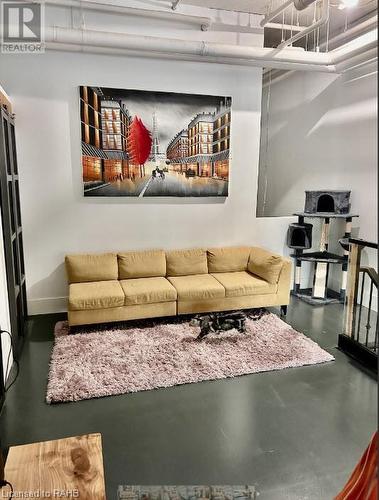 66 Bay Street S Unit# 105, Hamilton, ON - Indoor Photo Showing Living Room