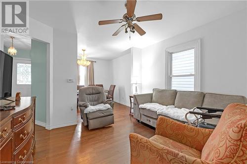 15 Argyle Avenue, Hamilton, ON - Indoor Photo Showing Living Room