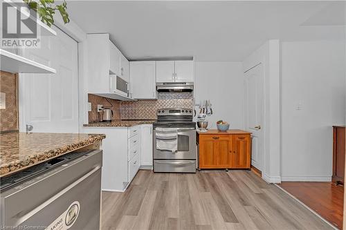 15 Argyle Avenue, Hamilton, ON - Indoor Photo Showing Kitchen