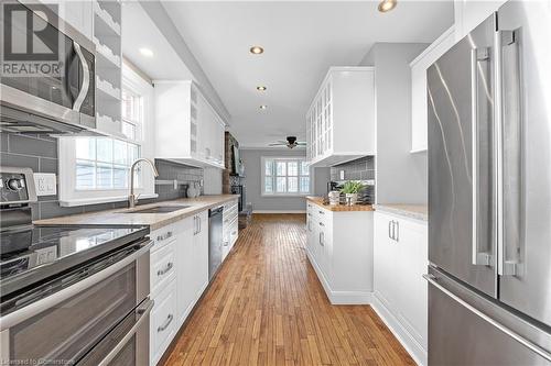 4 Cambria Court, Hamilton, ON - Indoor Photo Showing Kitchen With Upgraded Kitchen