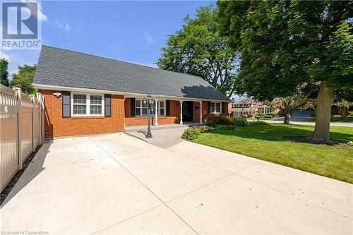 4 Cambria Court, Hamilton, ON - Outdoor With Deck Patio Veranda With Facade