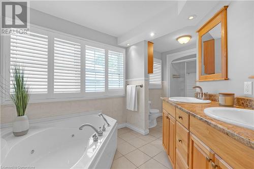 4 Cambria Court, Hamilton, ON - Indoor Photo Showing Bathroom