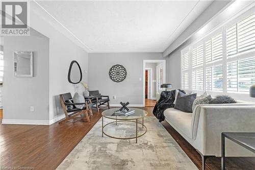 4 Cambria Court, Hamilton, ON - Indoor Photo Showing Living Room