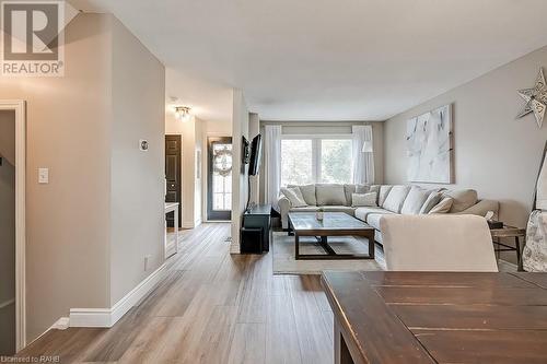 2450 Malcolm Crescent, Burlington, ON - Indoor Photo Showing Living Room