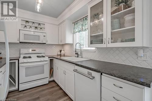 2450 Malcolm Crescent, Burlington, ON - Indoor Photo Showing Kitchen