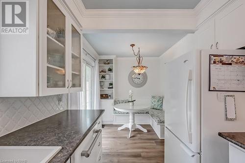 2450 Malcolm Crescent, Burlington, ON - Indoor Photo Showing Kitchen