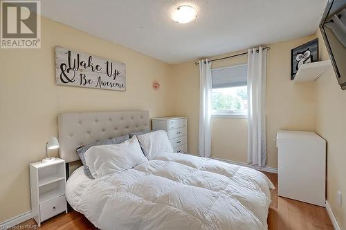 2450 Malcolm Crescent, Burlington, ON - Indoor Photo Showing Bedroom