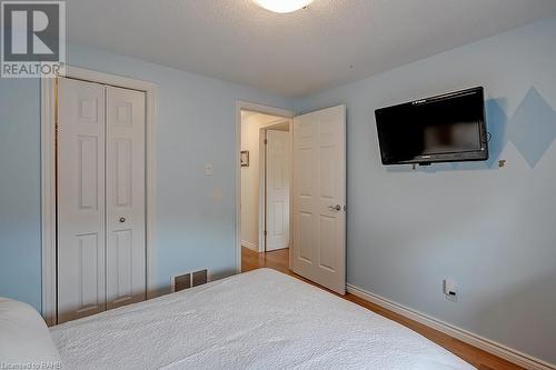 2450 Malcolm Crescent, Burlington, ON - Indoor Photo Showing Bedroom