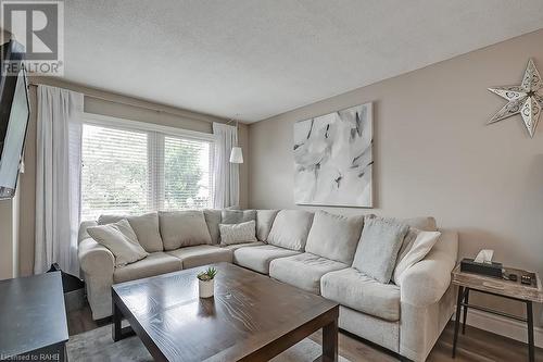 2450 Malcolm Crescent, Burlington, ON - Indoor Photo Showing Living Room