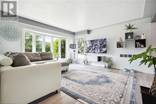 225 Helena Avenue, Winona, ON - Indoor Photo Showing Living Room