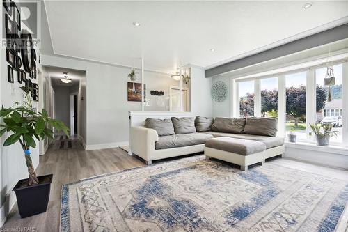 225 Helena Avenue, Winona, ON - Indoor Photo Showing Living Room