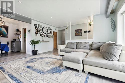 225 Helena Avenue, Winona, ON - Indoor Photo Showing Living Room