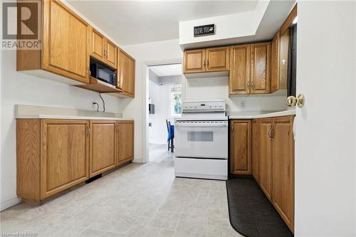 225 Helena Avenue, Winona, ON - Indoor Photo Showing Kitchen