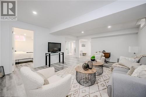 37 Moonbeam Drive, Hamilton, ON - Indoor Photo Showing Living Room