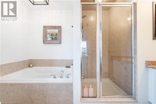 2935 Berwick Drive, Burlington, ON - Indoor Photo Showing Bathroom