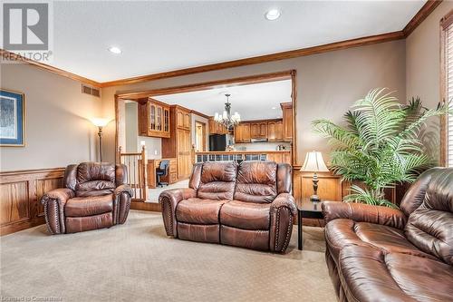 7689 Mount Carmel Boulevard, Niagara Falls, ON - Indoor Photo Showing Living Room