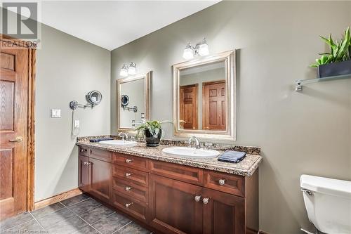 7689 Mount Carmel Boulevard, Niagara Falls, ON - Indoor Photo Showing Bathroom