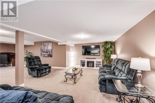 7689 Mount Carmel Boulevard, Niagara Falls, ON - Indoor Photo Showing Living Room