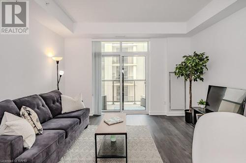 81 Robinson Street Unit# 804, Hamilton, ON - Indoor Photo Showing Living Room