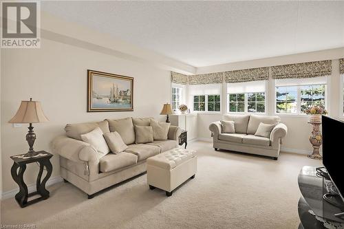 600 Silverbirch Boulevard Unit# 203, Mount Hope, ON - Indoor Photo Showing Living Room