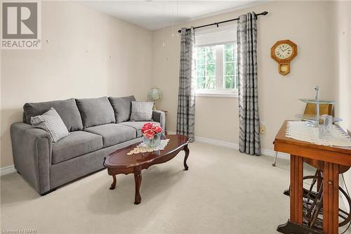 600 Silverbirch Boulevard Unit# 203, Mount Hope, ON - Indoor Photo Showing Living Room