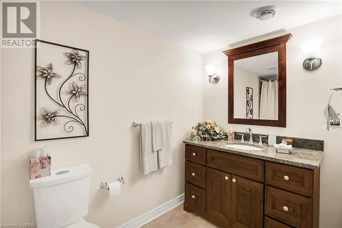 600 Silverbirch Boulevard Unit# 203, Mount Hope, ON - Indoor Photo Showing Bathroom