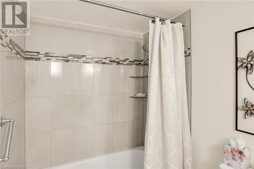 600 Silverbirch Boulevard Unit# 203, Mount Hope, ON - Indoor Photo Showing Bathroom