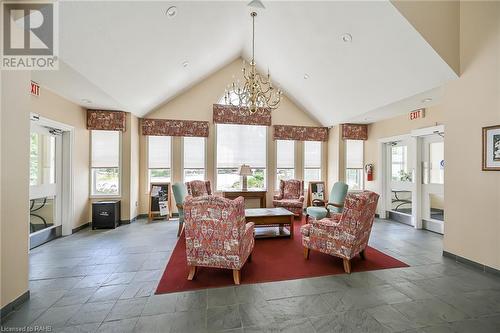 600 Silverbirch Boulevard Unit# 203, Mount Hope, ON - Indoor Photo Showing Living Room