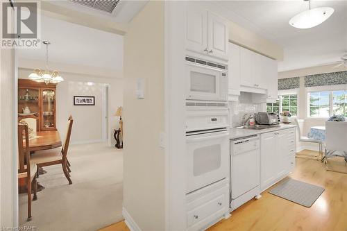 600 Silverbirch Boulevard Unit# 203, Mount Hope, ON - Indoor Photo Showing Kitchen