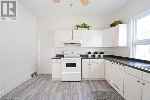 5768 Summer Street, Niagara Falls, ON - Indoor Photo Showing Kitchen