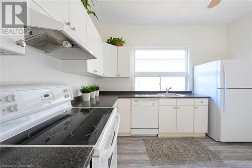 5768 Summer Street, Niagara Falls, ON - Indoor Photo Showing Kitchen