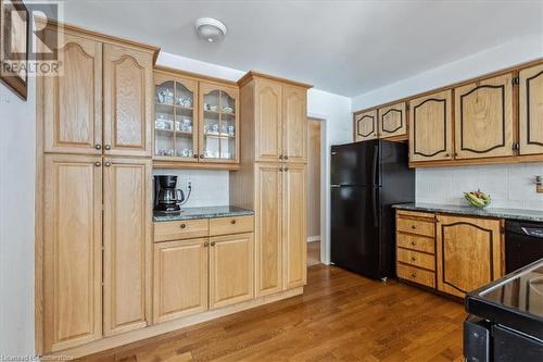 4012 Kingston Court, Burlington, ON - Indoor Photo Showing Kitchen