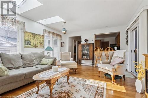 4012 Kingston Court, Burlington, ON - Indoor Photo Showing Living Room