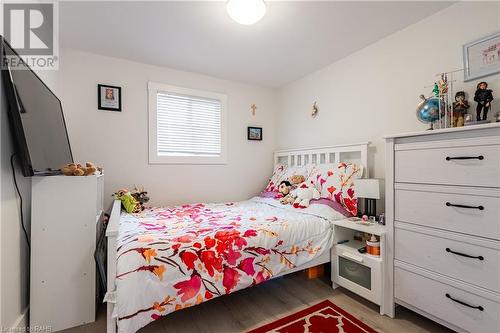 393 Brock Street, Brantford, ON - Indoor Photo Showing Bedroom