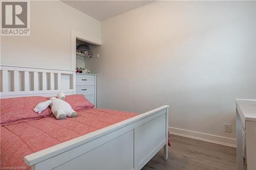 393 Brock Street, Brantford, ON - Indoor Photo Showing Bedroom