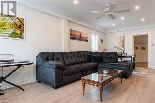 393 Brock Street, Brantford, ON - Indoor Photo Showing Living Room