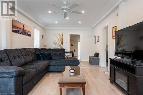 393 Brock Street, Brantford, ON - Indoor Photo Showing Living Room