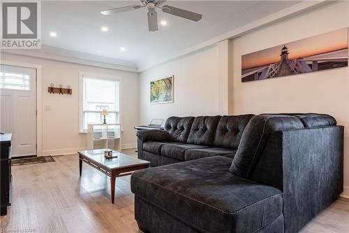 393 Brock Street, Brantford, ON - Indoor Photo Showing Living Room