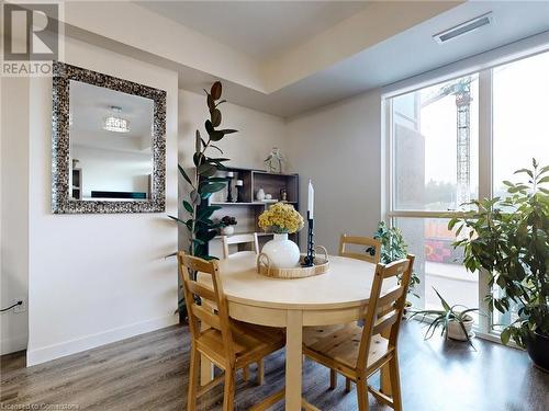 2093 Fairview Street Unit# 201, Burlington, ON - Indoor Photo Showing Dining Room