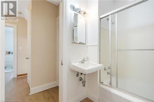 171 Arkell Street, Hamilton, ON - Indoor Photo Showing Bathroom