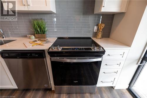 15 Queen Street S Unit# 902, Hamilton, ON - Indoor Photo Showing Kitchen