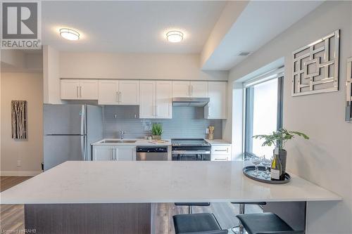 15 Queen Street S Unit# 902, Hamilton, ON - Indoor Photo Showing Kitchen