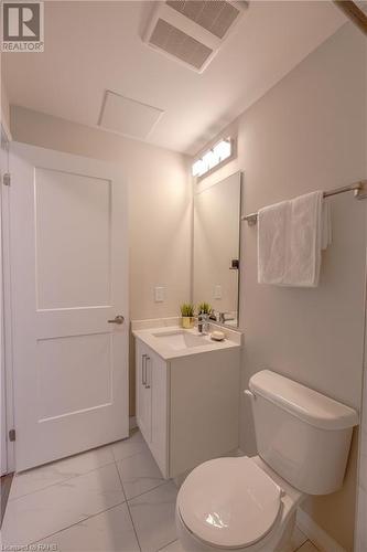 15 Queen Street S Unit# 902, Hamilton, ON - Indoor Photo Showing Bathroom