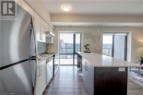 15 Queen Street S Unit# 902, Hamilton, ON - Indoor Photo Showing Kitchen