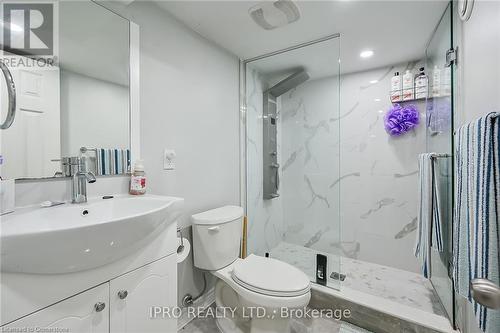 92 Corman Avenue, Stoney Creek, ON - Indoor Photo Showing Bathroom