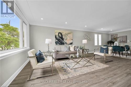 92 Corman Avenue, Stoney Creek, ON - Indoor Photo Showing Living Room