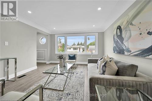 92 Corman Avenue, Stoney Creek, ON - Indoor Photo Showing Living Room