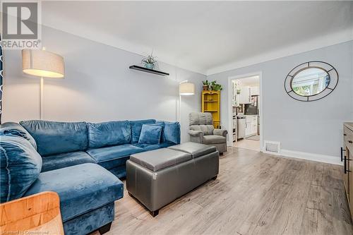 153 East 18Th Street, Hamilton, ON - Indoor Photo Showing Living Room