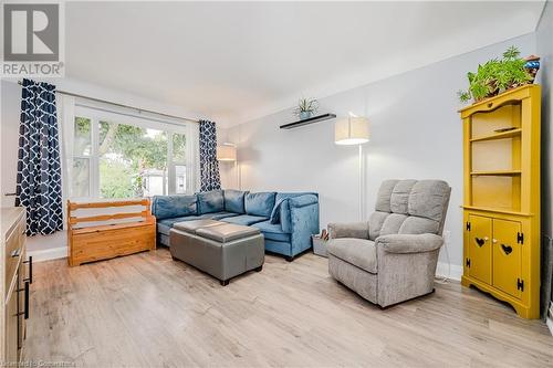 153 East 18Th Street, Hamilton, ON - Indoor Photo Showing Living Room