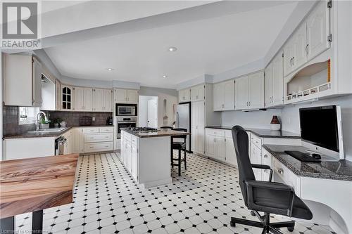 5 Shannon Street, York, ON - Indoor Photo Showing Kitchen